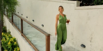 casa contemporanea com paisagismo luz natural e iluminacao